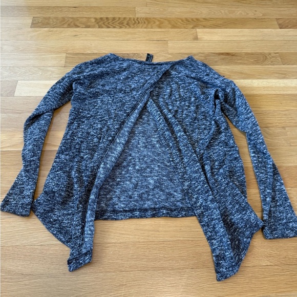 Forever 21 Gray and white Sweater with an open back small women's - Picture 3 of 8